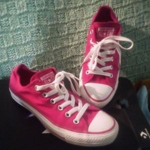 Converse hot pink kids size 5.5. awesome condition